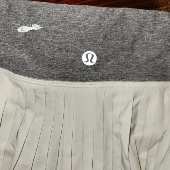 Lululemon Pleat to Street skirt tennis Skort White Grey Size 8 golf - Picture 4 of 7